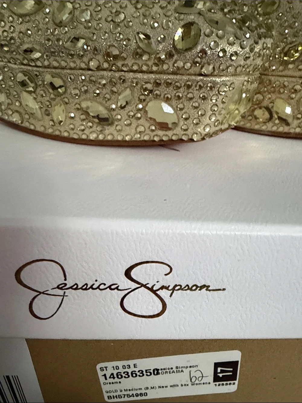 Jessica Simpson eye catching